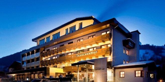 Hotel Taxacher เคิร์ชแบร์ก อิน ทิโรล ภายนอก รูปภาพ