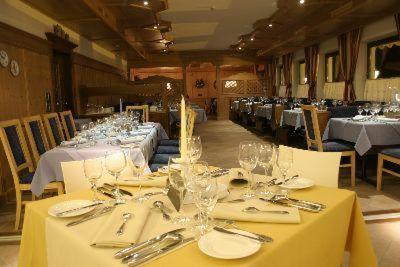 Hotel Taxacher เคิร์ชแบร์ก อิน ทิโรล ภายนอก รูปภาพ