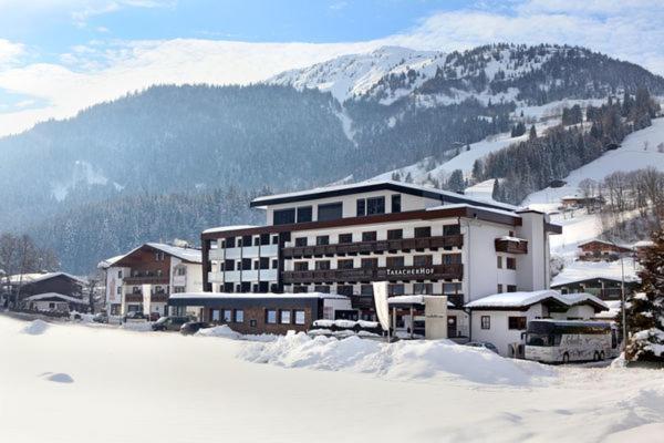 Hotel Taxacher เคิร์ชแบร์ก อิน ทิโรล ภายนอก รูปภาพ